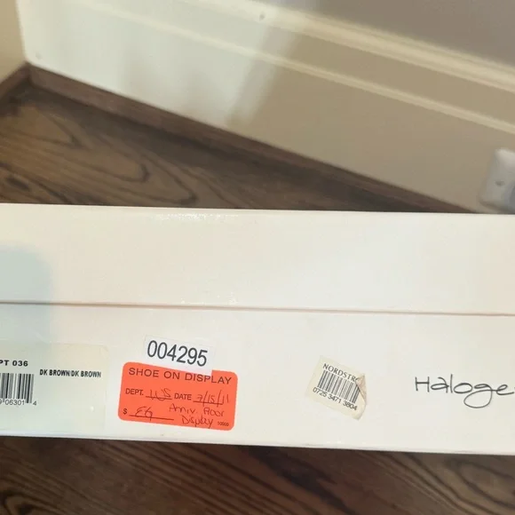 Halogen Heels Dark Brown Size 6.5 - Picture 4 of 5